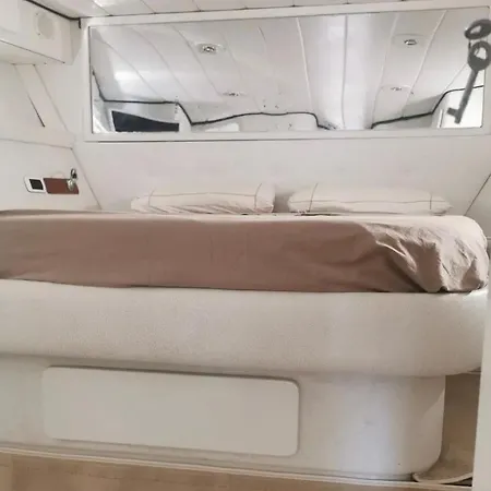 Barca Poisedone Hotel na wodzie *